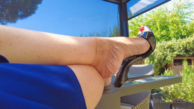 BLACK SLM MULES CHILL AND FEET full version