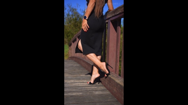 BLACK SLM MULES ON THE BRIDGE 