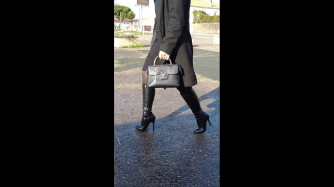 BLACK ROUNDTOE BOOTS AT SUPERMARKET short version