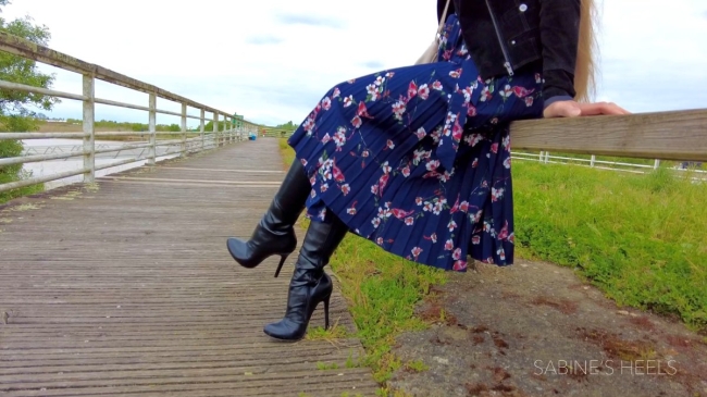 BLACK ROUNDTOE BOOTS IN COUNTRYSIDE (part1)