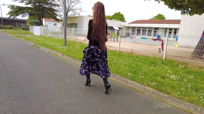 BLACK ROUNDTOE BOOTS IN COUNTRYSIDE (part2)