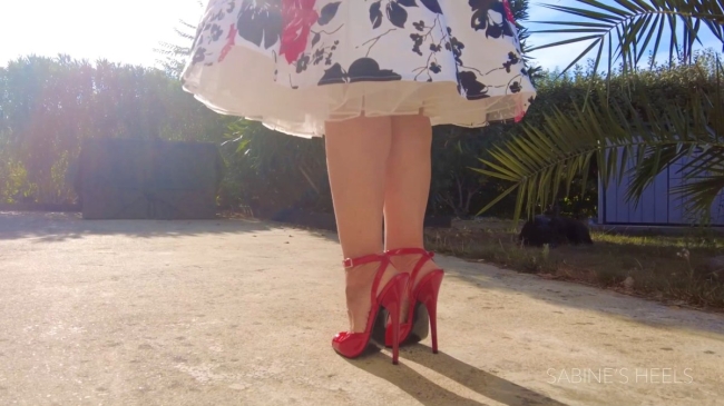 RED FUSS 6INCH SANDALS CHILLING AT HOME