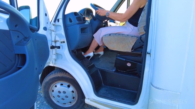 FIRST TRY DRIVING A CAMPER VAN