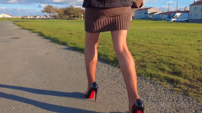 WALKING OUTDOOR WITH REDSOLES AND MINISKIRT