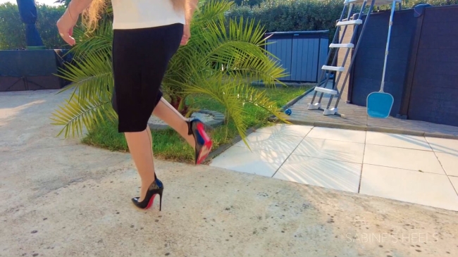 I WALK AT HOME IN HEELS AND I GET FOOT CRAMPS